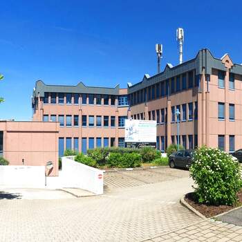 30.03.2023 - Dresden: Erfolgreiche Vermittlung eines rund 4.000 m² großen Bürohaus und ca. 4.600 m² großen Gewerbegrundstücks in Kesselsdorf bei Dresden