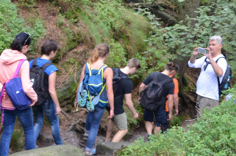 DER IMMO TIP zieht Wanderschuhe an