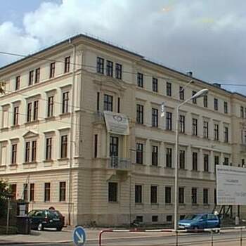 15.11.2012 - Europäische Wirtschafts- und Sprachenakademie bezieht ca. 1.000 m² Schulungsfläche