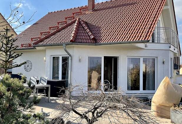 Einfamilienhaus mit ca. 1.000 m² Grundstück und einmaligen Ausblick über Dresden vermittelt