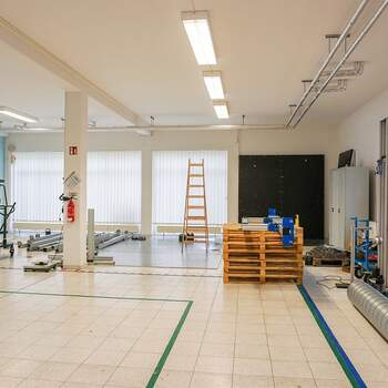 06.04.2021 - Dresden: 216 m² Lager- und Bürofläche an Fotostudio vermietet