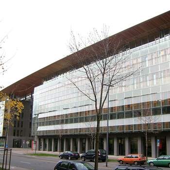 10.04.2015 - Im Gebäude der Sparkassenversicherung Sachsen konnten ca. 400 m² Bürofläche vermietet werden