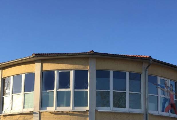 DER IMMO TIP: Ein ca. 2.000 m² großes Geschäftshaus bei Dresden vermittelt