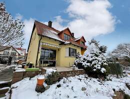 DHH mit wunderschönem Blick in absolut ruhiger und familiärer Lage von Radeberg