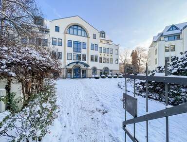 Direkt am Großen Garten 255 m² große Büroetage zur Miete