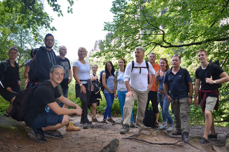 DER IMMO TIP zieht Wanderschuhe an