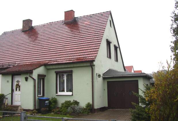 Doppelhaushälfte in Freitaler Höhenlage vermittelt!
