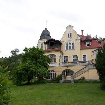 15.11.2012 - Repräsentatives Villenanwesen in Mitten der Radebeuler Weinberge vermittelt