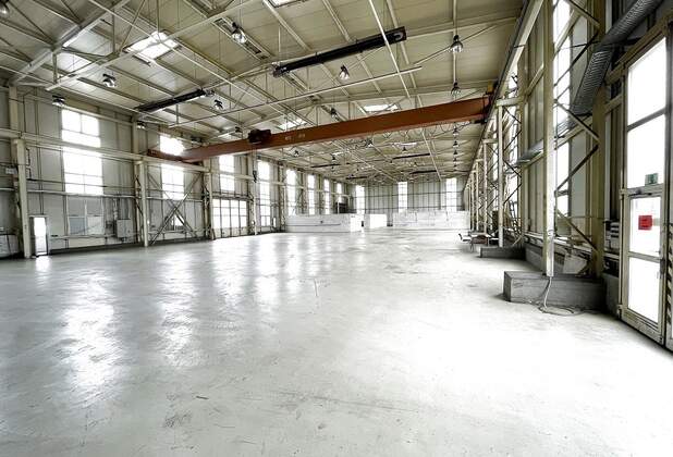 Pirna: Erfolgreich 1.230 m² große Hallenfläche an Telekommunikationsunternehmen vermietet!