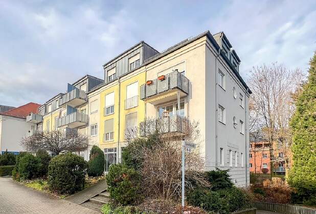 Dresden: Kaufvertrag für 175 m² Gewerbeeinheit + 4 PKW Stellplätze vermittelt