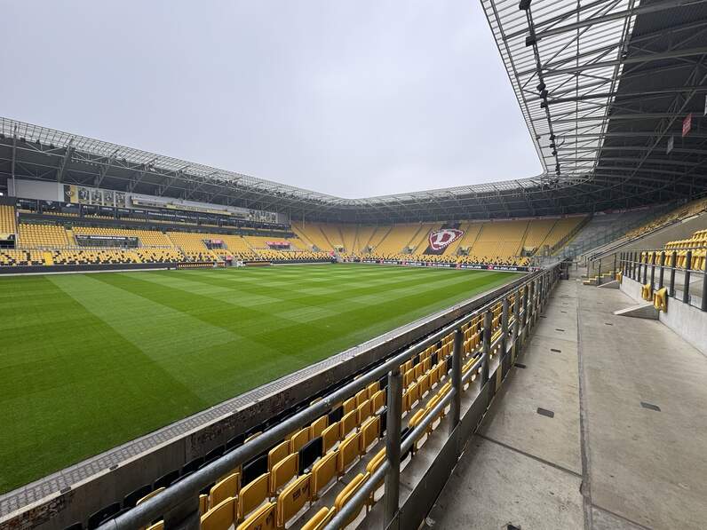 Die Repräsentanz Dresden von IVD Mitte-Ost unterwegs im Rudolf-Harbig-Stadion