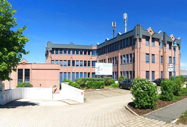 Dresden: Erfolgreiche Vermittlung eines rund 4.000 m² großen Bürohaus und ca. 4.600 m² großen Gewerbegrundstücks in Kesselsdorf bei Dresden