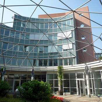 13.04.2015 - Im Dresdner Hansazentrum wurden ca. 1.500 m² Büro- und Ladenfläche vermietet.