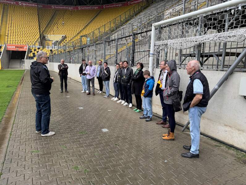 Die Repräsentanz Dresden von IVD Mitte-Ost unterwegs im Rudolf-Harbig-Stadion