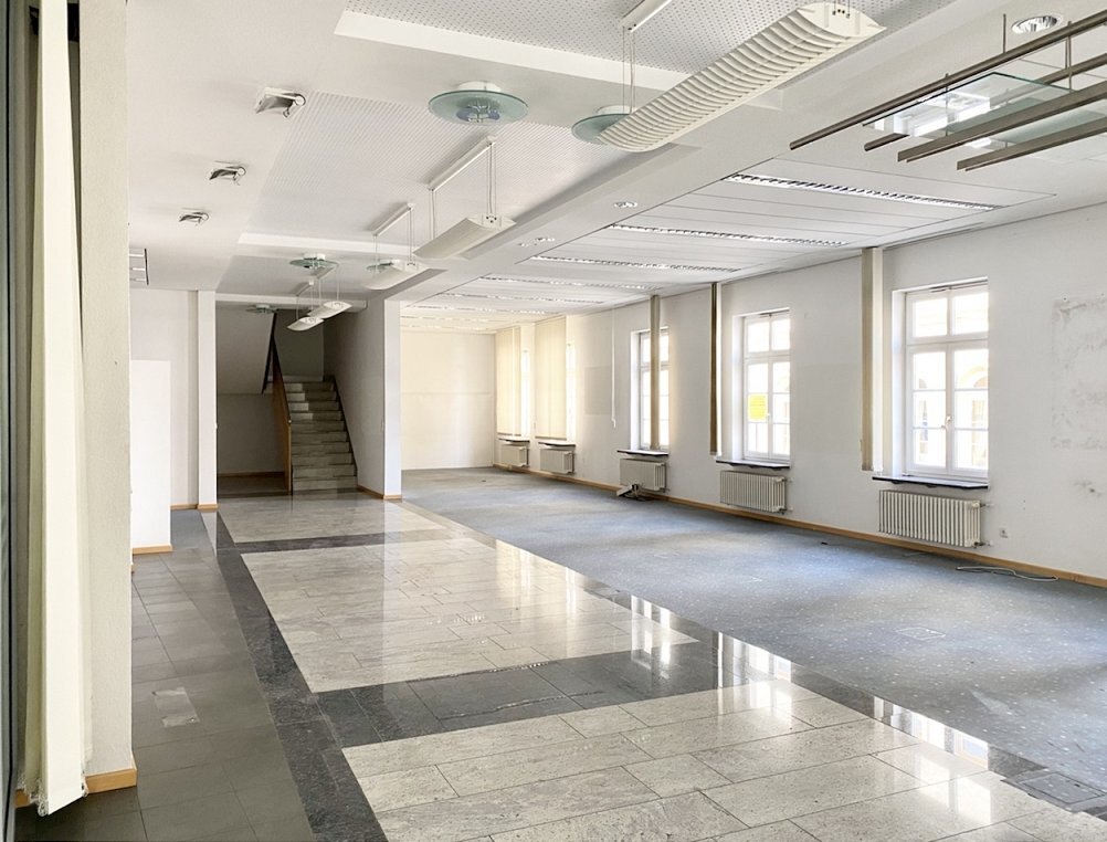 repräsentative Gewerbefläche auf 2 Etagen am Marktplatz Hohenstein-Ernstthal mieten