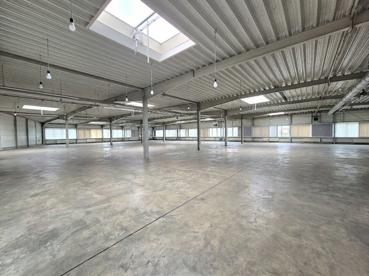 ca. 2.300 m² Produktions-& Lagerhalle nahe der A17 zur Miete!