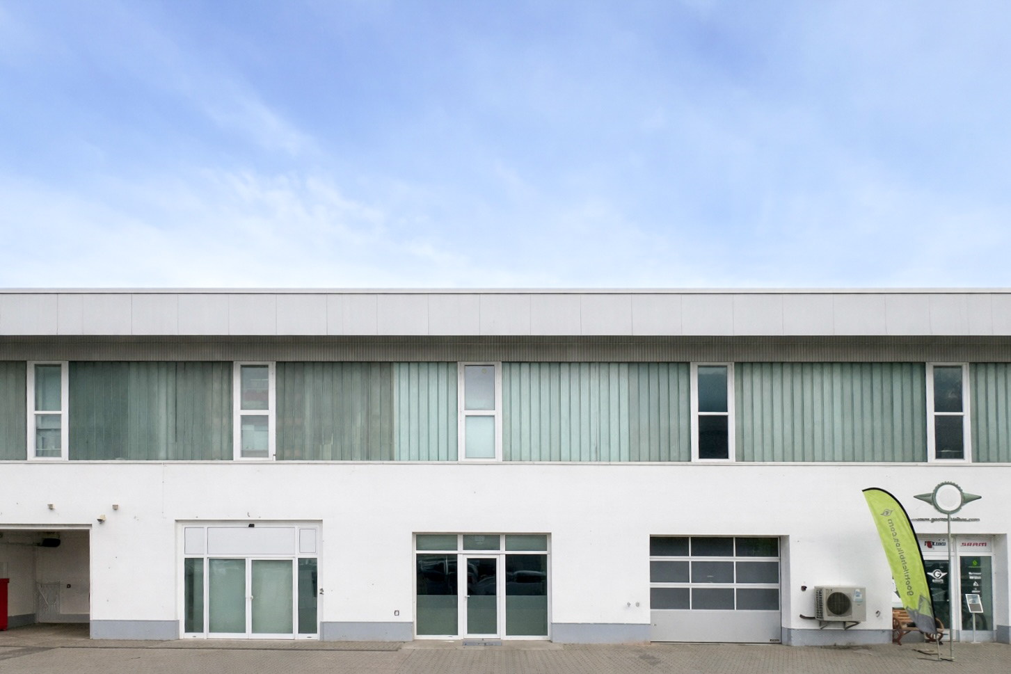 Dresdner Norden | ca. 655 m² ebenerdige Gewerbefläche für Ihr Business zur Miete!