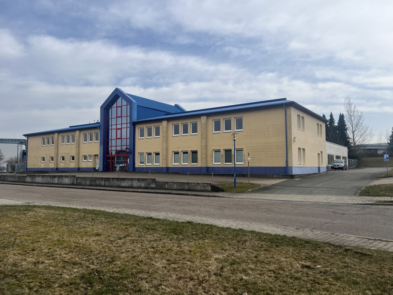 Halle mit Büro im Erzgebirge kaufen