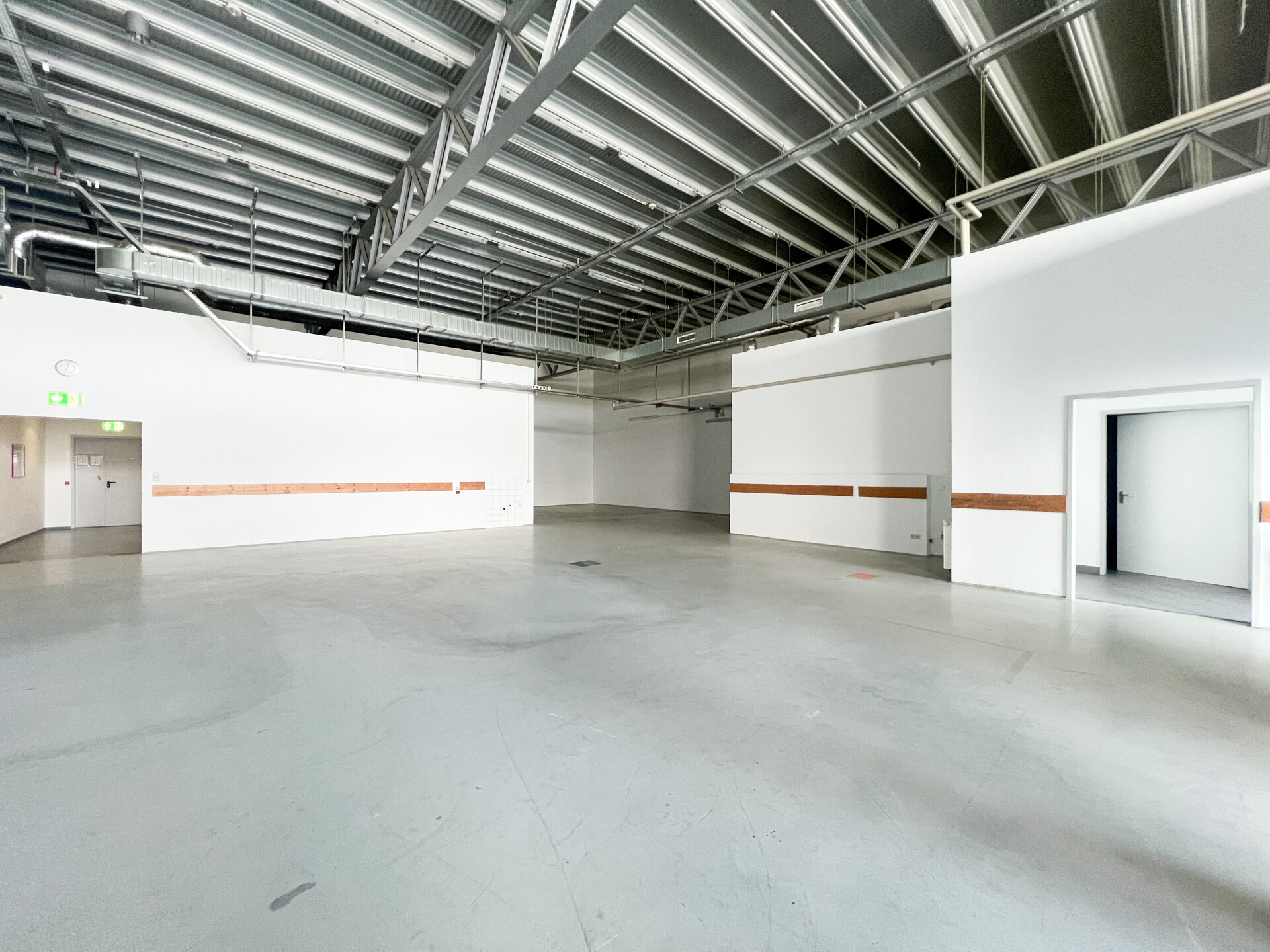 Lagerfläche am Flughafen Dresden | 310 m² beheizbare Fläche zur Miete
