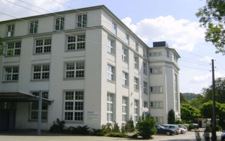 kleine Halle mit Rampe in Chemnitz Einsiedel zur MIETE - beheizbar -