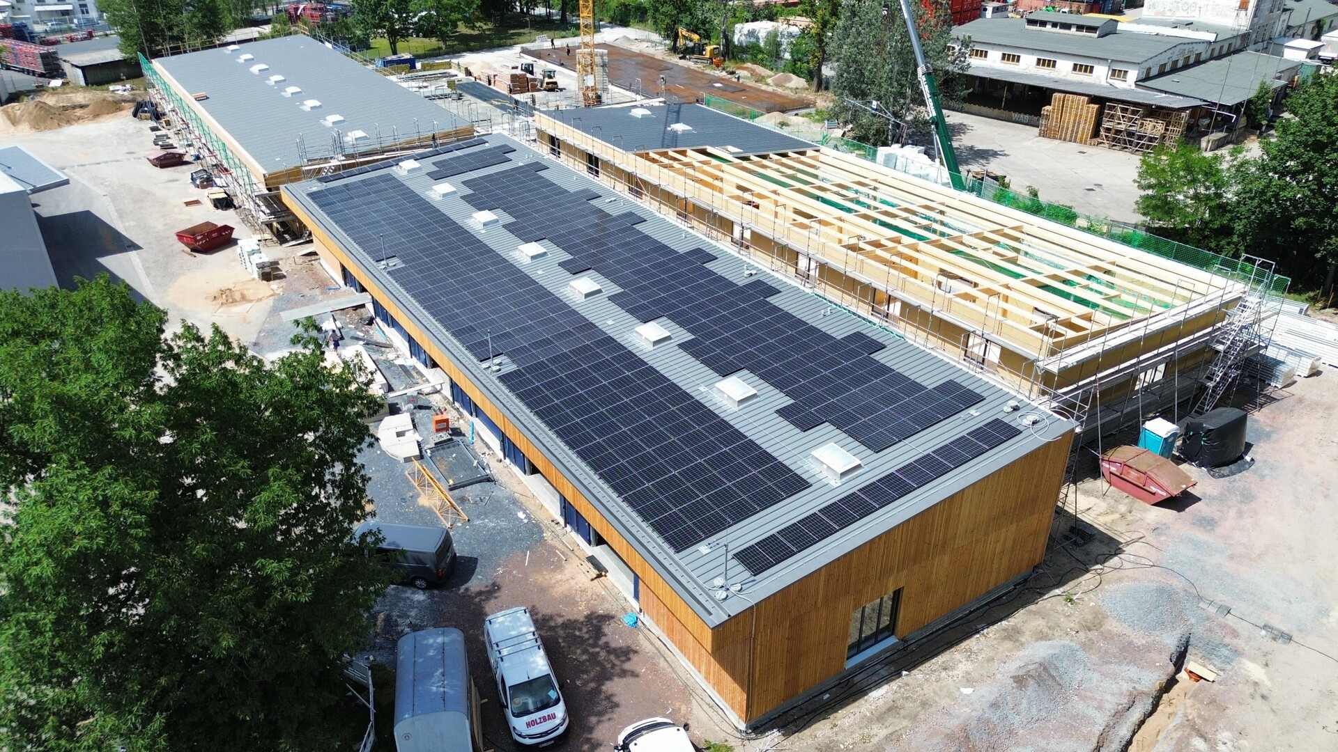 Ideal für Handwerk & Industrie | Hallenflächen mit PV-Anlage im Dresdner Norden zur Miete