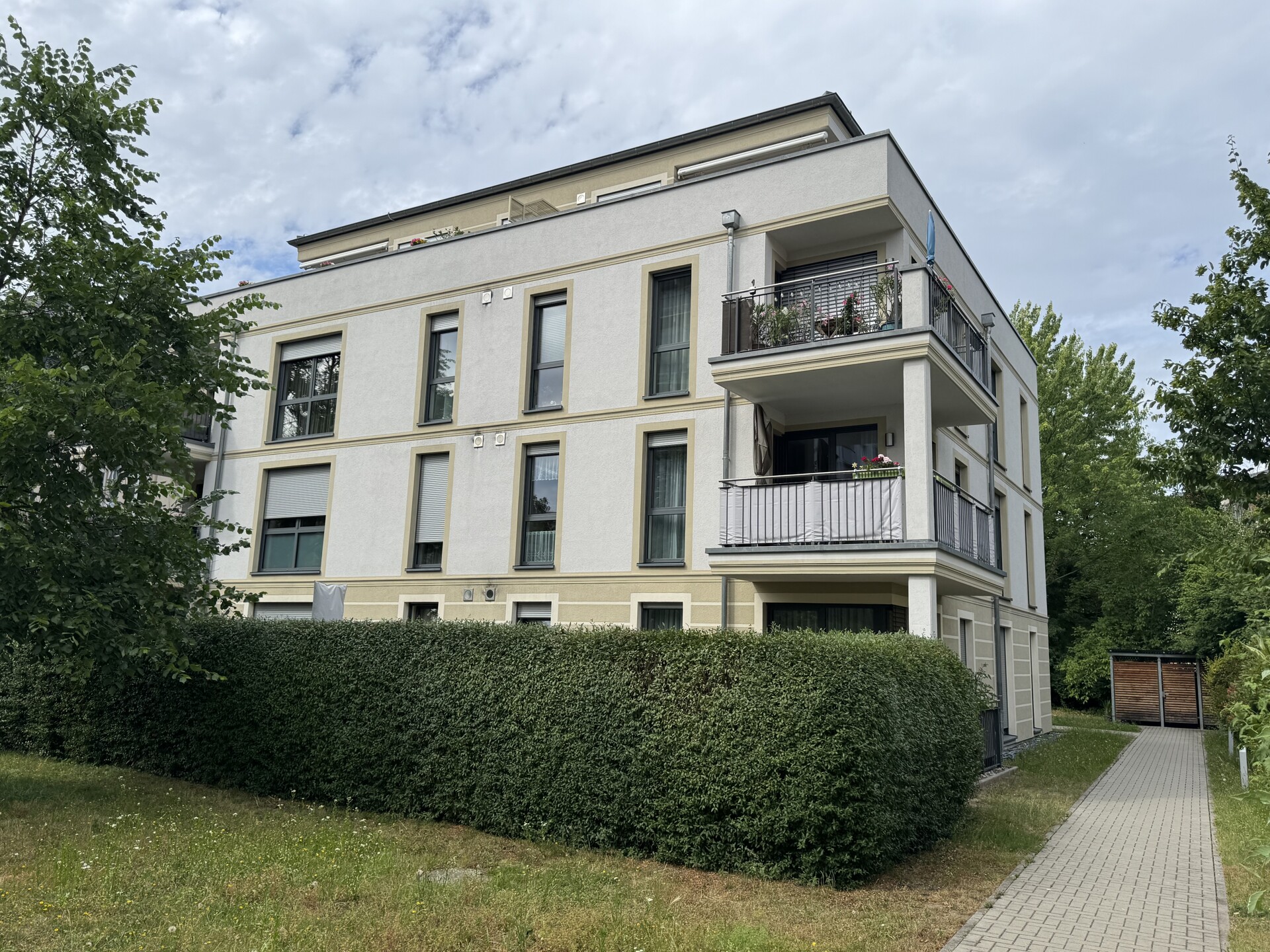 Mehrfamilienhaus in Dresden Striesen zum Kauf | 8 Wohneinheiten + 8 PKW Stellplätze
