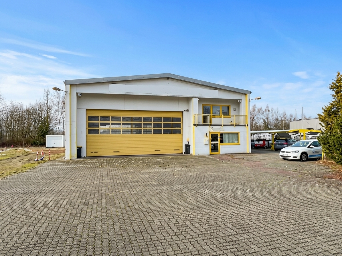 Nahe Chemnitz | Halle mit Büro, Carports und Freifläche in Mittelbach zum Kauf