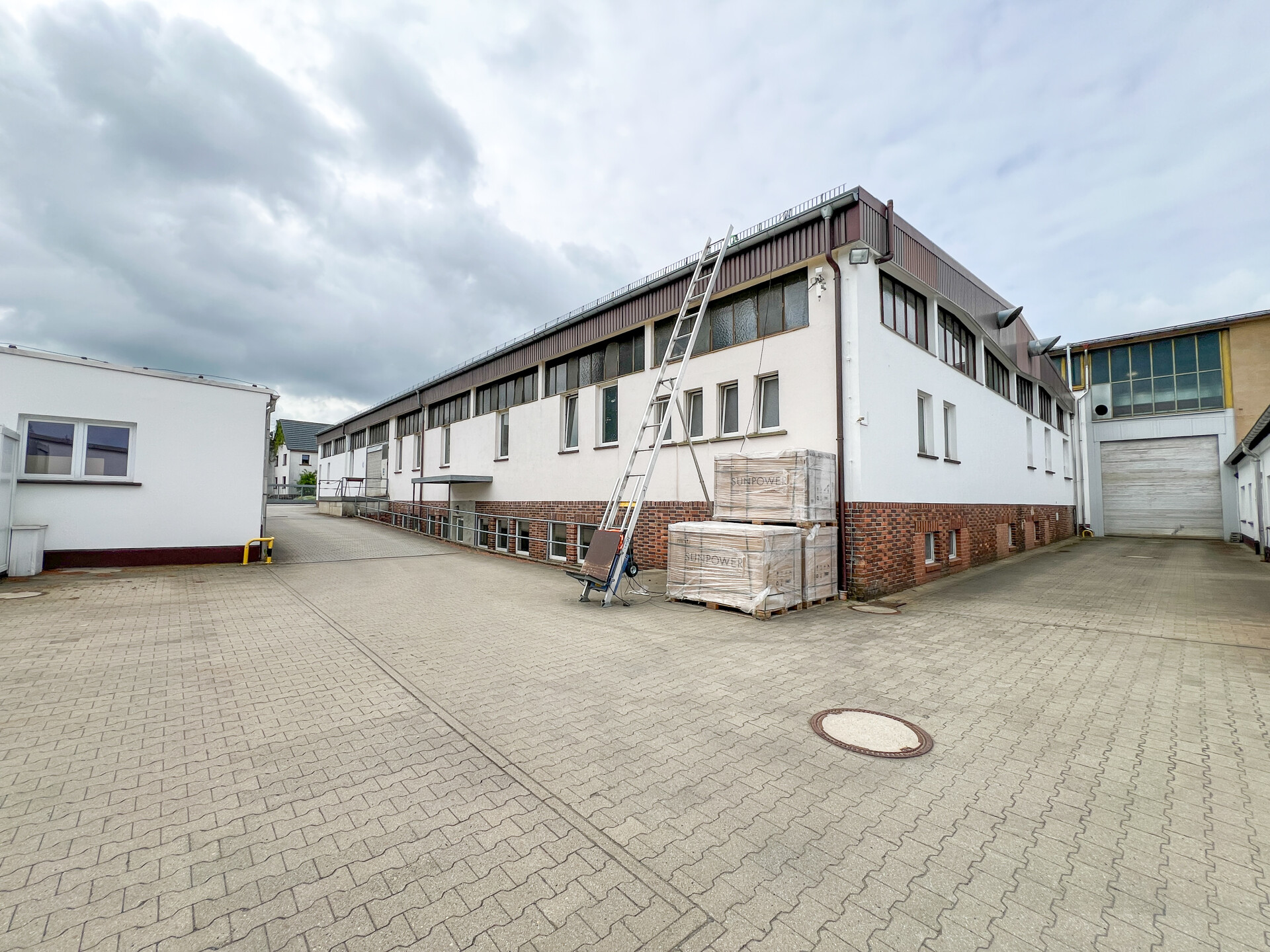 Vielseitige Hallenfläche (D) an der Autobahn | Halle in Ohorn zur Miete