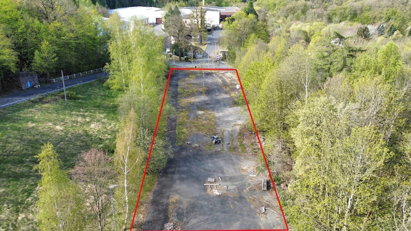 An der A17 nahe Dresden I ca. 3.500 m² Freifläche zur Miete!