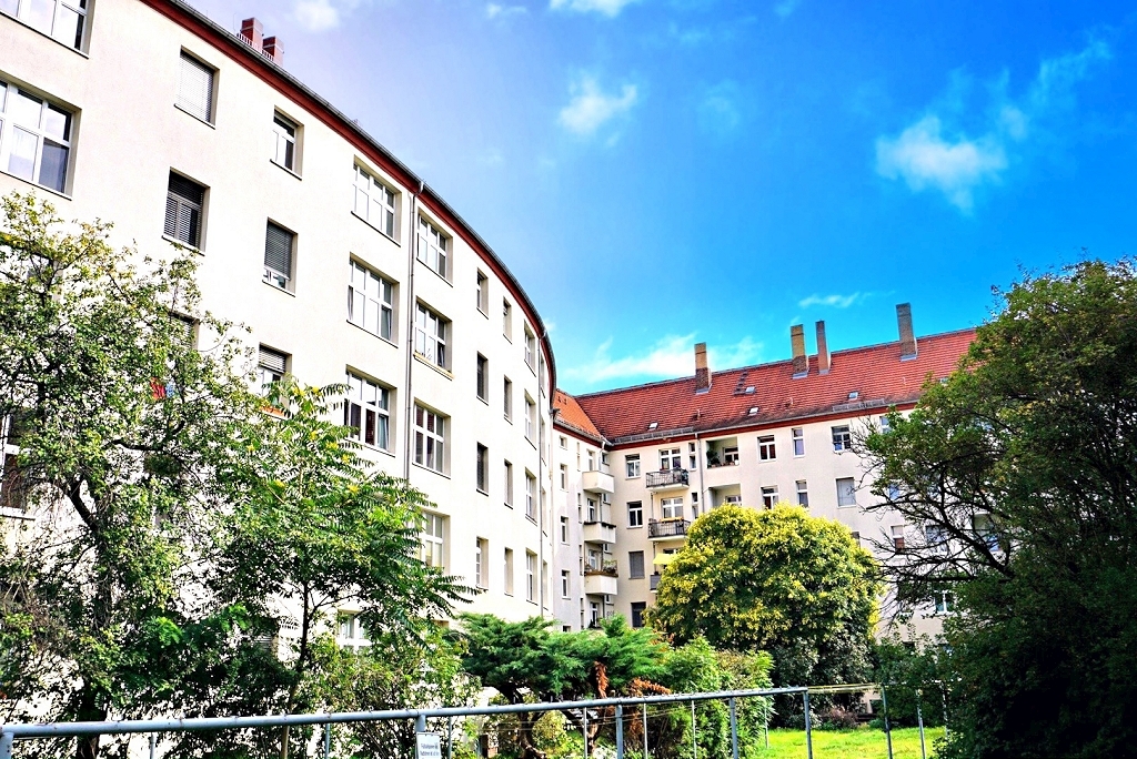 Erstbezug nach Komplettsanierung: 4-Raumwohnung mit Wintergarten in der Neustadt!