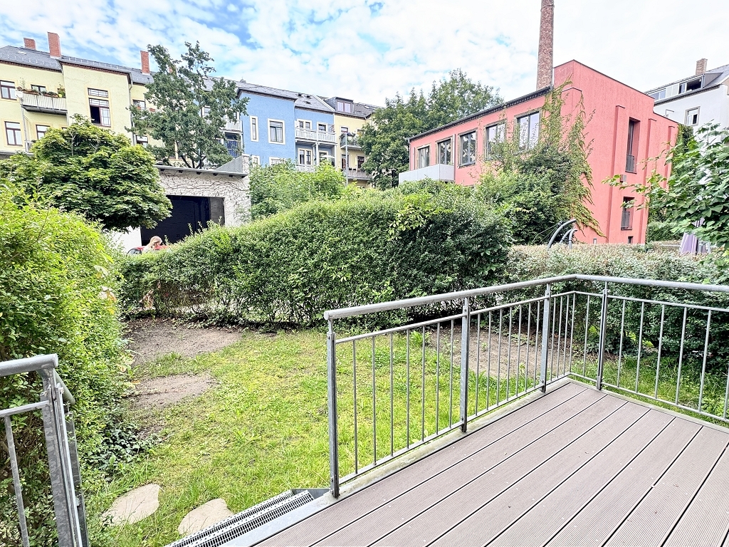 Ideal für Familien: Großzügige 5-Raum-Wohnung mit Terrasse und Garten in Dresden zum MIETEN!
