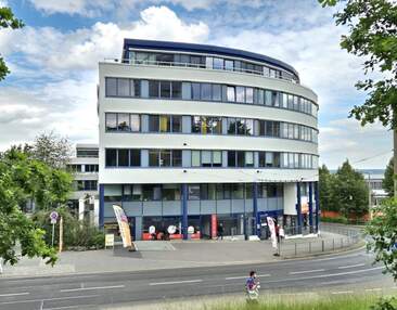 Ladenfläche - ca. 450 m² - mit Potenzial und guter ÖPNV-Anbindung zur Miete!