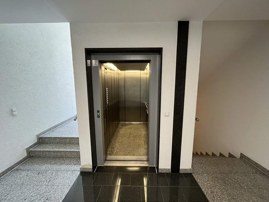 Aufzug Treppenhaus