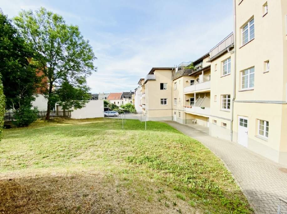 Hausrückseite mit Garten