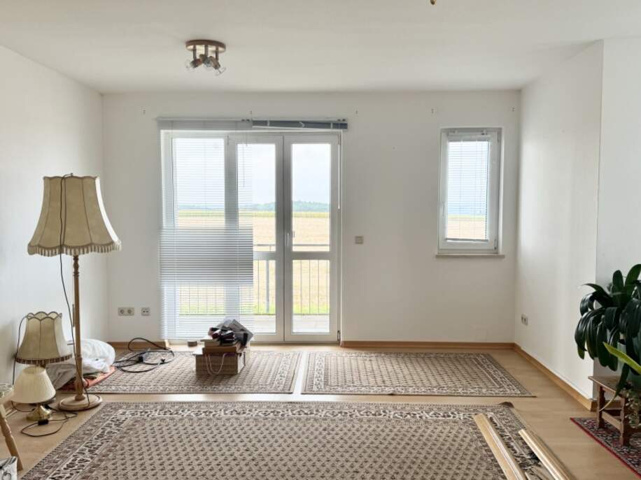 Wohnzimmer mit Balkon