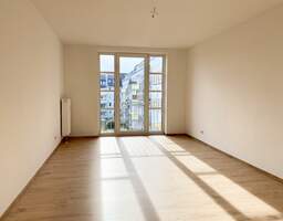 Helle 2-Raumwohnung mit Balkon und Einbauküche in Schloßchemnitz zur Miete!