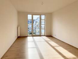 Helle 2-Raumwohnung mit Balkon und Einbauküche in Schloßchemnitz zur Miete!