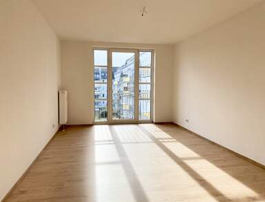 Helle 2-Raumwohnung mit Balkon und Einbauküche in Schloßchemnitz zur Miete!