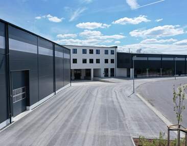 Moderne Halle im Erstbezug | ca. 2.600 m² plus Büro zur Miete | in Höckendorf