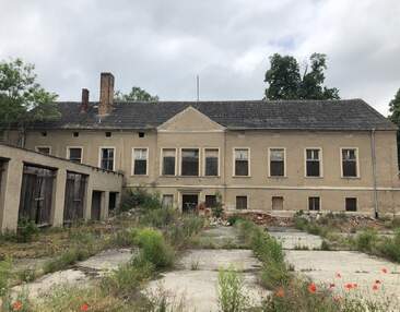 von Bismarck - Gutshof mit Wohn - und Gewerbeflächen zur Entwicklung an der A14 kaufen