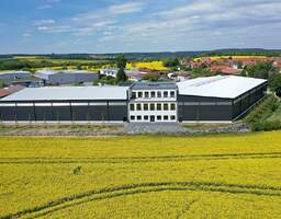 Erstbezug | Moderne Hallenfläche mit Büro in Klingenberg zur Miete