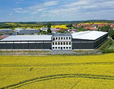 Erstbezug | Moderne Hallenfläche mit Büro in Klingenberg zur Miete