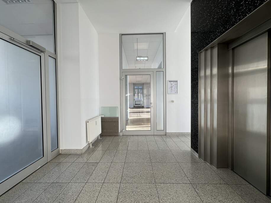 Zugang Einheit mit Aufzug