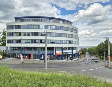 Vielseitige Ladenfläche in einem  Büro-und Geschäftshaus mit guter ÖPNV-Anbindung  zu vermieten!