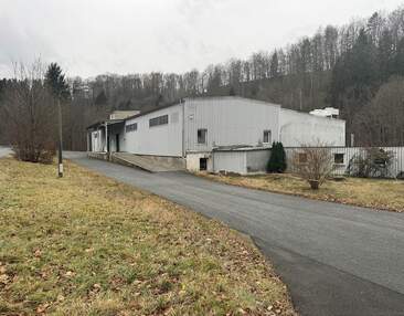 Bis zu 2.000 m² Hallenfläche zur Miete | mit 2,5 t Kran | beheizt | nahe Marienberg
