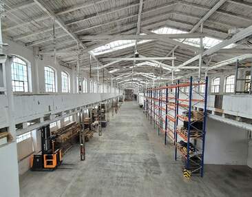 Frostfreie Kalthalle bei Dresden | Bis zu 3.300 m² direkt an der B170 zur Miete |