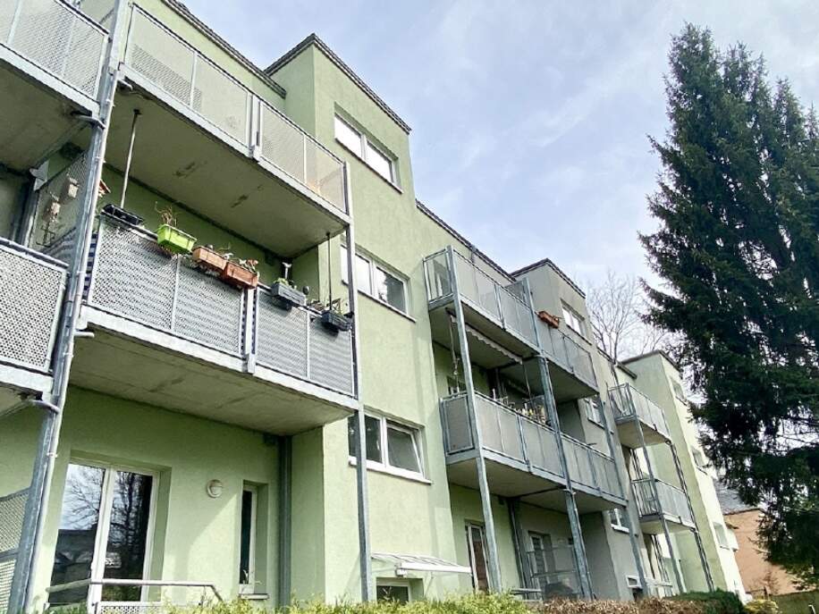 Hausrückseite mit Balkonen