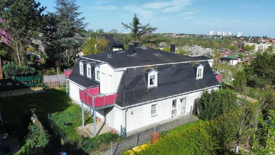 Gebäudeansicht mit Hauseingang - Immobilienmakler Dresden, Chemnitz, Leipzig