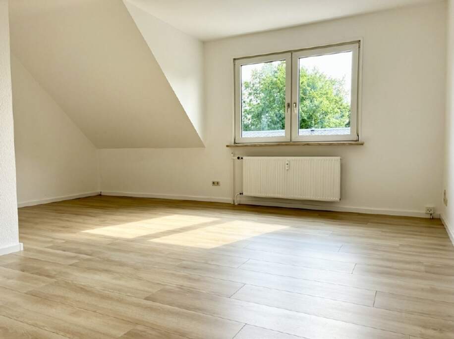 Wohnzimmer mit Essbereich - Immobilienmakler Dresden, Chemnitz, Leipzig