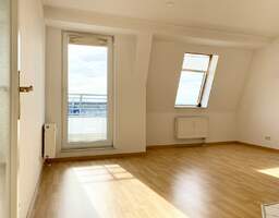 wunderbare Dachgeschosswohnung mit offener Küche + Balkon in Schloßchemnitz